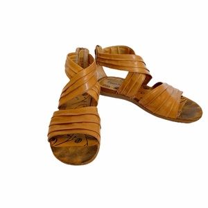 BARETRAPS LEATHER MEMORY FOAM GLADIATOR SANDALS